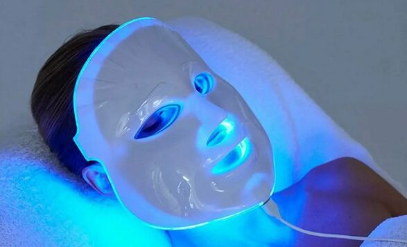 Trattamento di fototerapia a LED per combattere i cambiamenti legati all'età nella pelle del viso