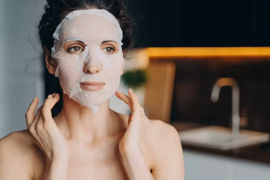 Le maschere in tessuto consentiranno alle donne sopra i 30 anni di apparire impressionanti