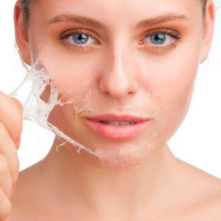la cura per la pelle grassa del viso pulizia